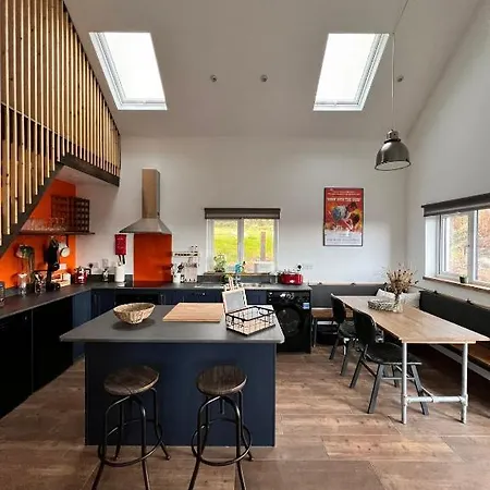 بيت للعطل Wild Wild West